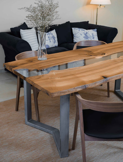 Epoxidharz Tisch Dafne aus Eiche massiv mit glasklarem Harz