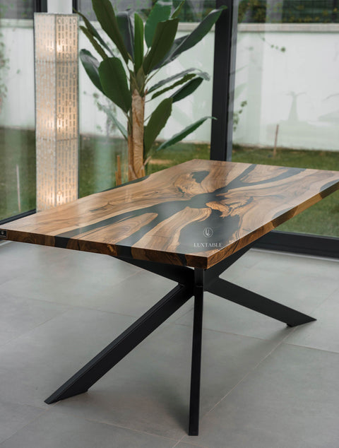 Epoxy Tisch Bali aus massivem Nussbaum mit rauchig mattem Epoxidharz