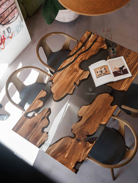 Harztisch Forest aus Nussbaum massiv mit rauchgrauem Epoxidharz