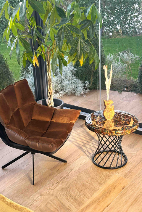 Green epoxy resin coffee table in larch cones and walnut, cusom size Bosco