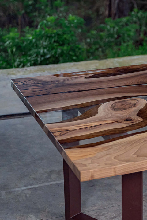 Handmade clear epoxy resin table in European walnut, custom size Alpi