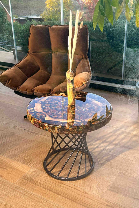 Green epoxy resin coffee table in larch cones and walnut, cusom size Bosco