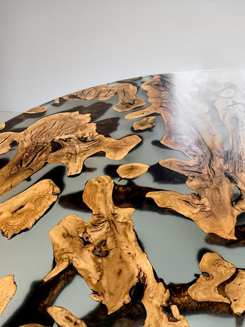 Round table from rare oak roots with matte resin Tondo