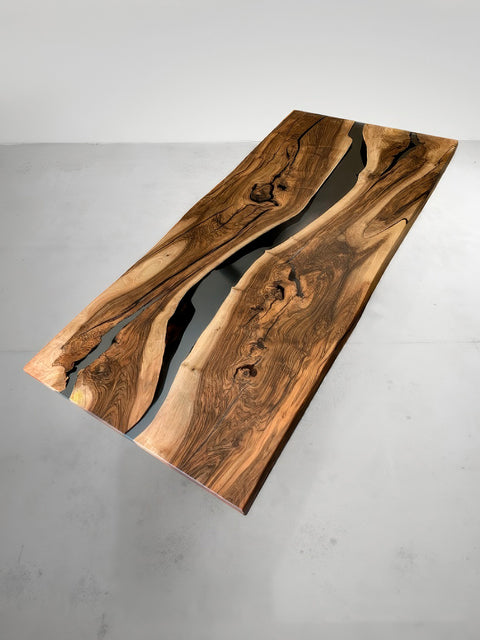 Dining table in solid walnut and smoky matte epoxy resin Radiance