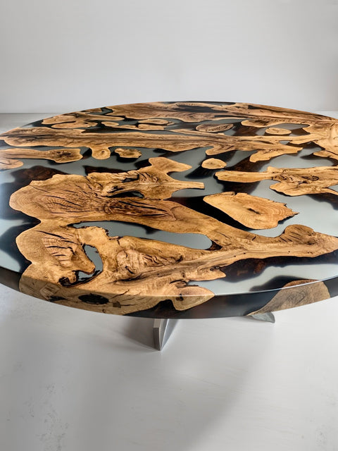 Round table from rare oak roots with matte resin Tondo