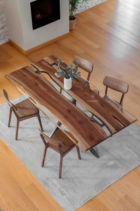 Massivholztisch Horizon aus Nussbaumholz mit klarem Epoxidharz