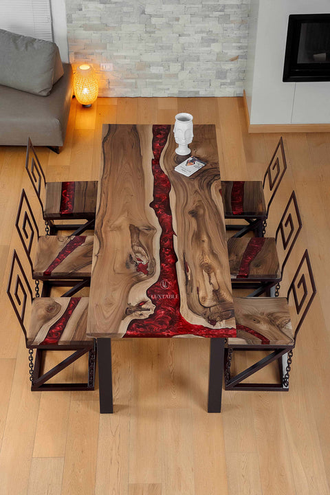 Tisch Vesuvio aus massivem Nussbaum mit bordeauxrotem Epoxidharz