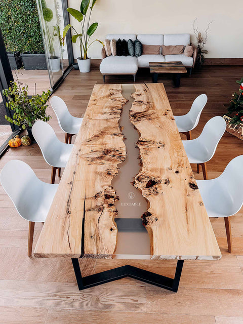 Holztisch Riviera aus Pappelholz mit halbtransparentem Epoxidharz