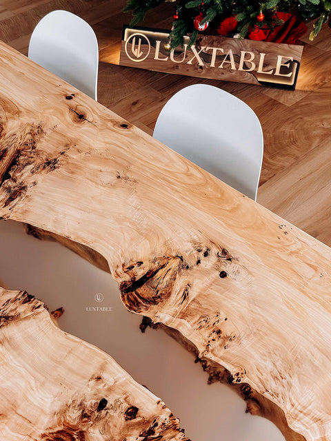 Holztisch Riviera aus Pappelholz mit halbtransparentem Epoxidharz