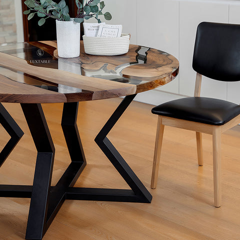 Walnut wood dining table with clear epoxy 130x130cm Eclissi
