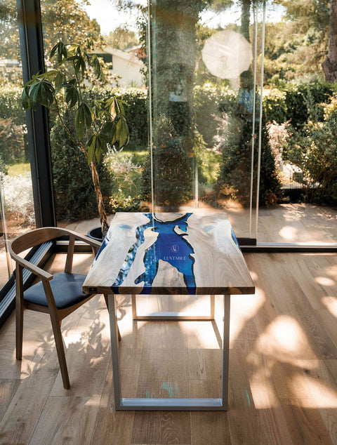 Midnight blue resin dining table in walnut wood 120x80cm Celeste