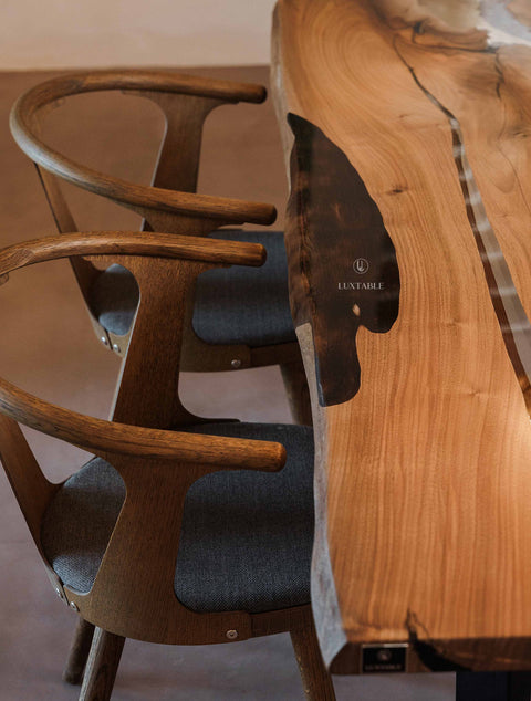 Harztisch Season aus Nussbaum massiv mit glasklarem Epoxidharz