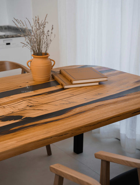 Tavolo con resina epossidica fumé e legno di rovere su misura Silhouette