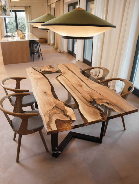 Harztisch Season aus Nussbaum massiv mit glasklarem Epoxidharz