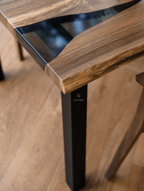Tavolo in legno massello artigianale e resina fumé lucida 180x90cm Tamigi