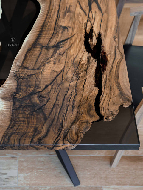 Maestoso tavolo in resina fumé e legno di noce europeo 210x110cm Fiamma