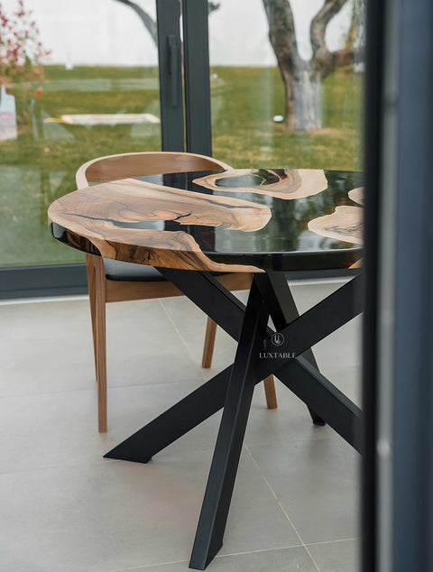Walnut resin dining table with smoke gray epoxy 110x110cm Era
